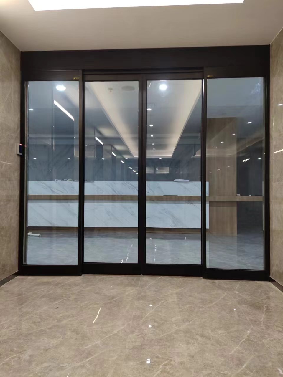 启东市玻璃伸缩门