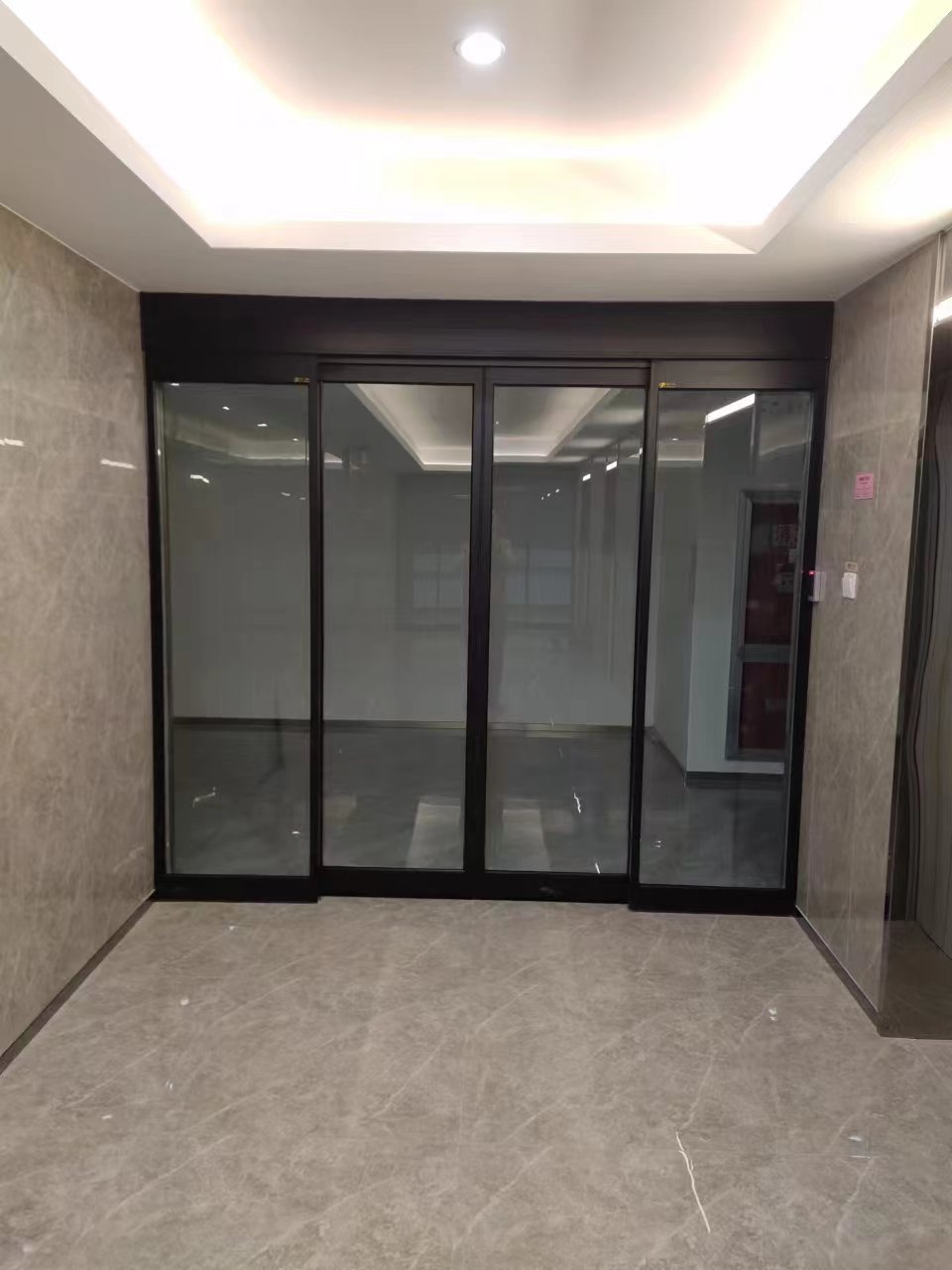 启东市玻璃伸缩门